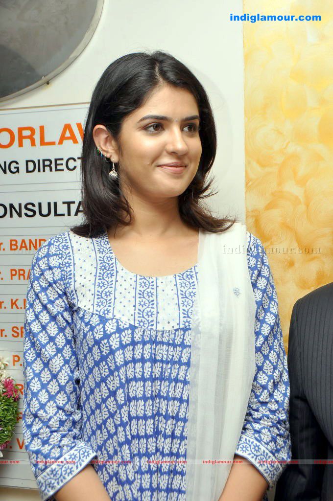 Deeksha Seth Actress hd photo