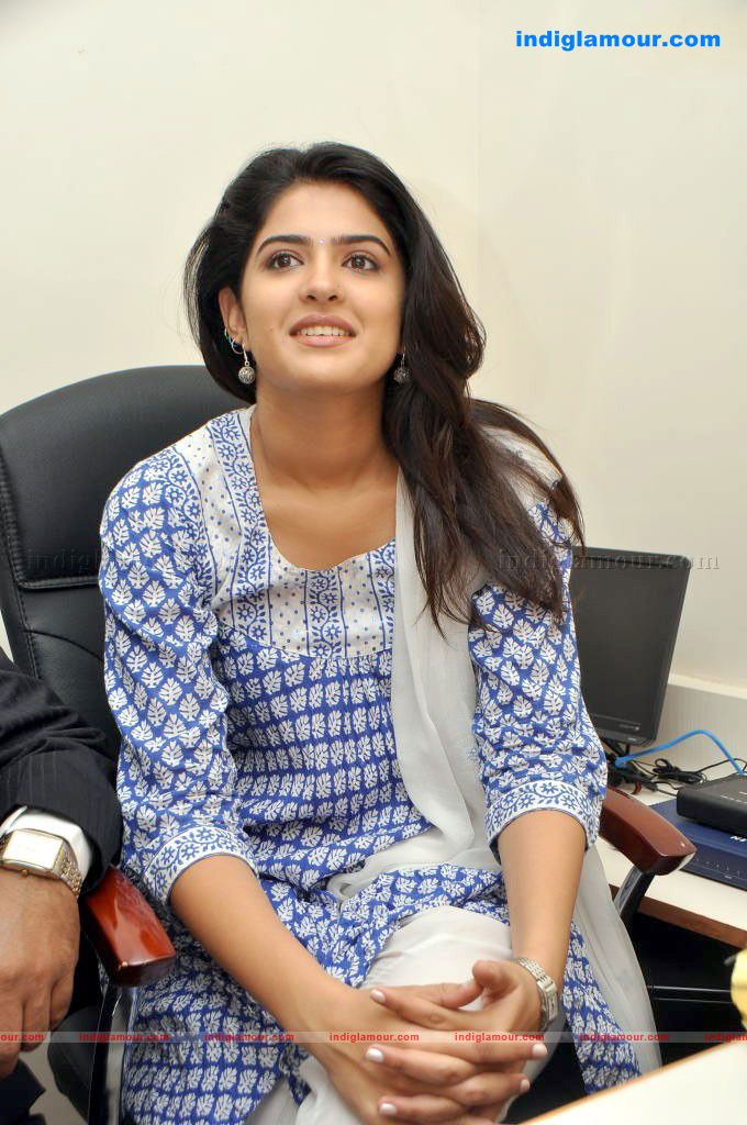 Deeksha Seth Actress hd photo