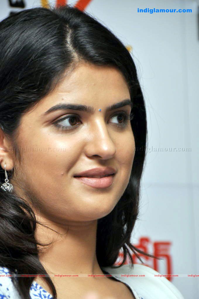 Deeksha Seth Actress hd photo