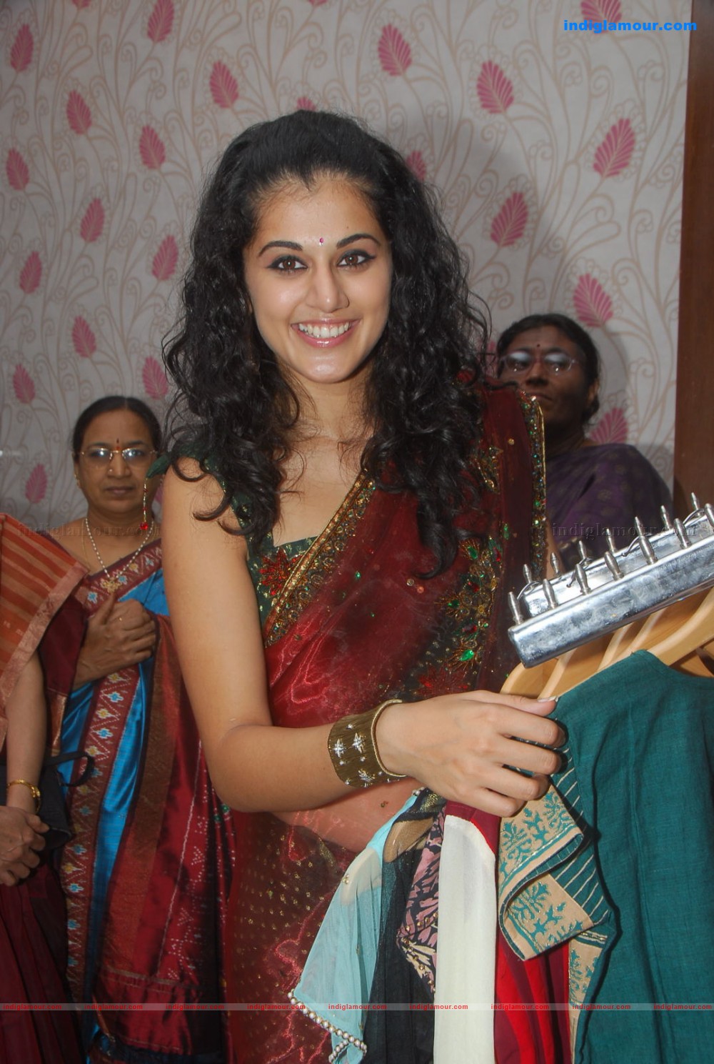 Tapsee Actress hd photo