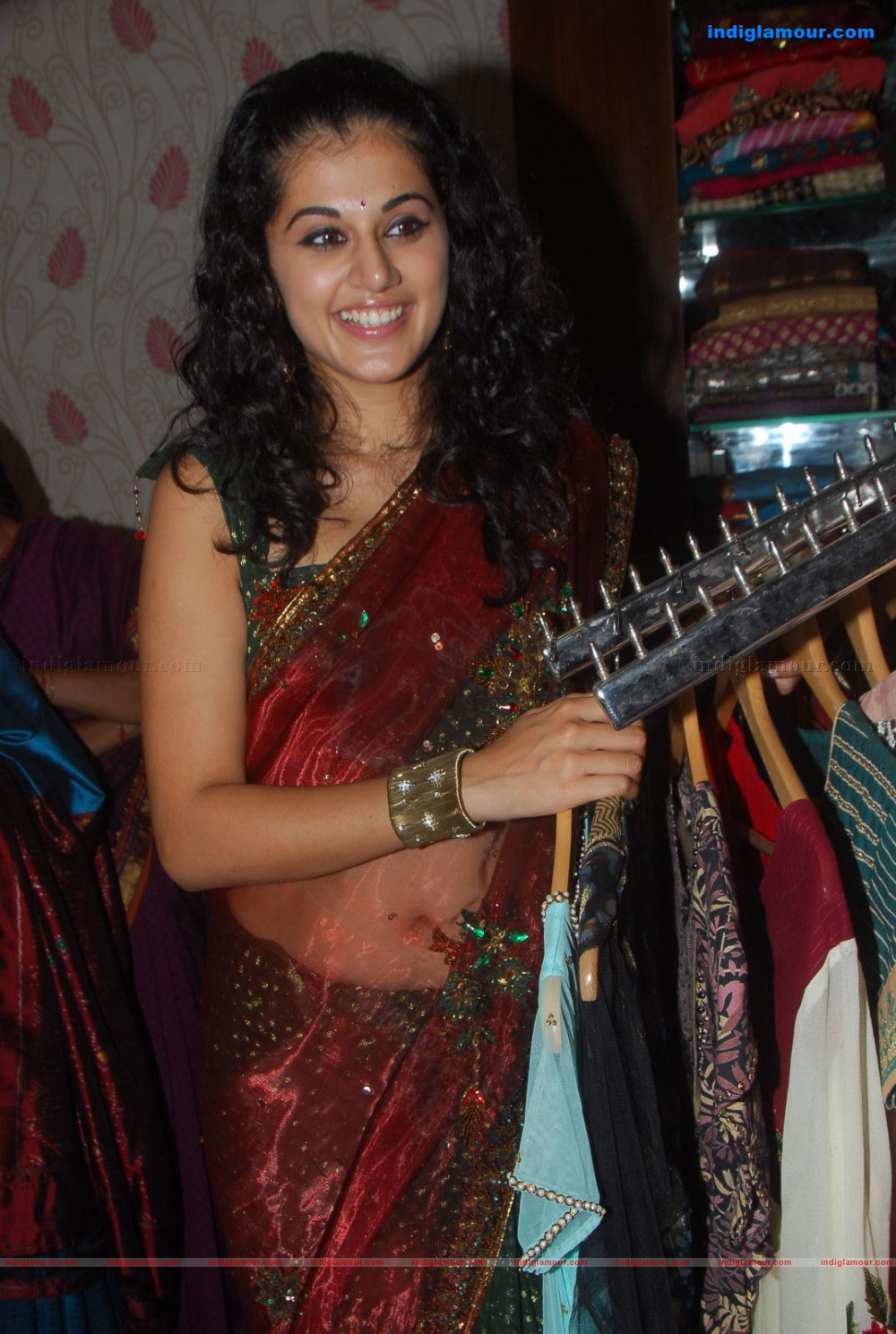 Tapsee Actress hd photo