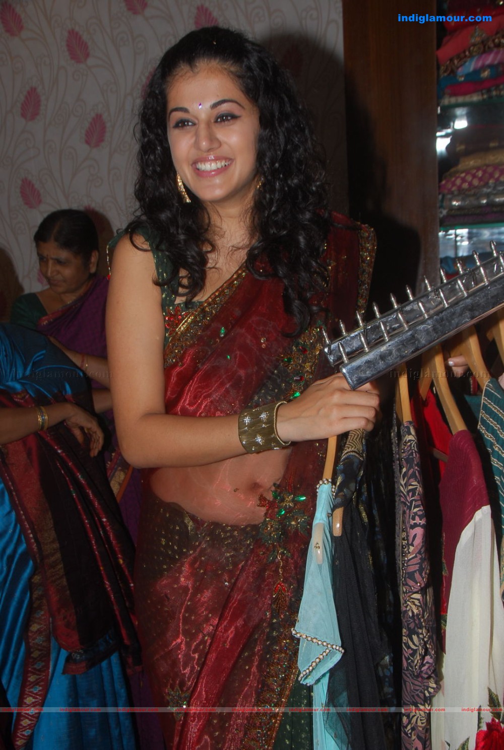 Tapsee Actress hd photo