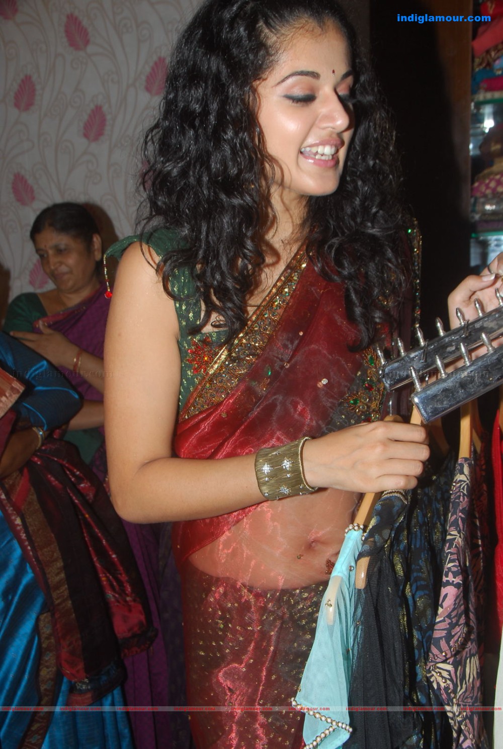 Tapsee Actress hd photo
