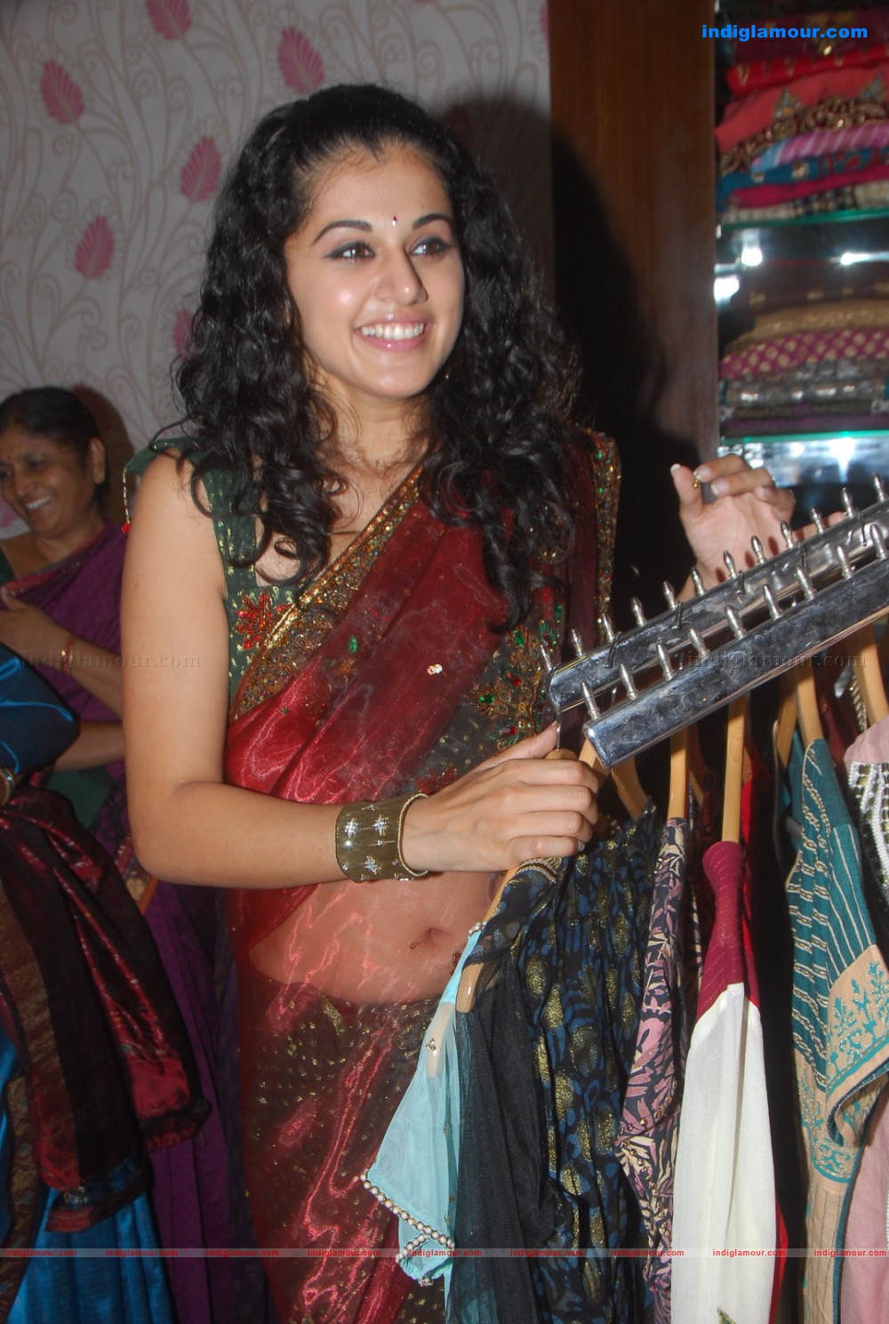 Tapsee Actress hd photo