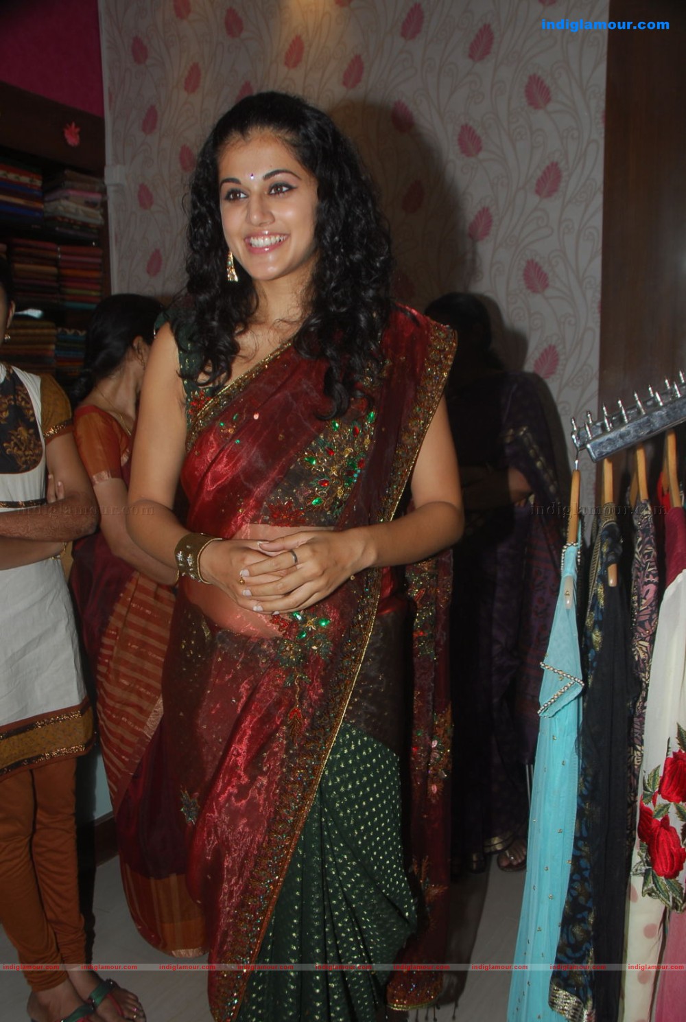 Tapsee Actress hd photo