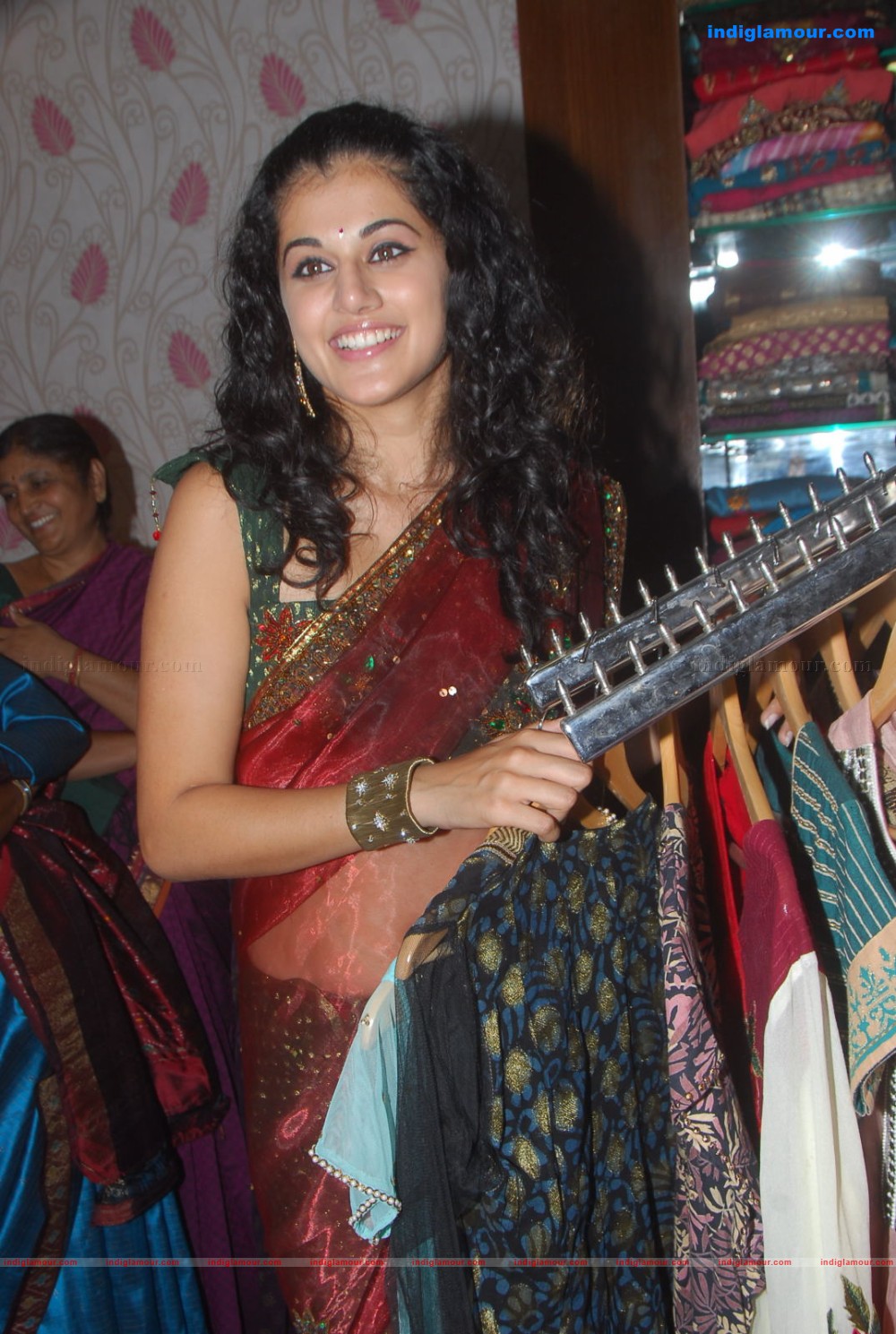 Tapsee Actress hd photo