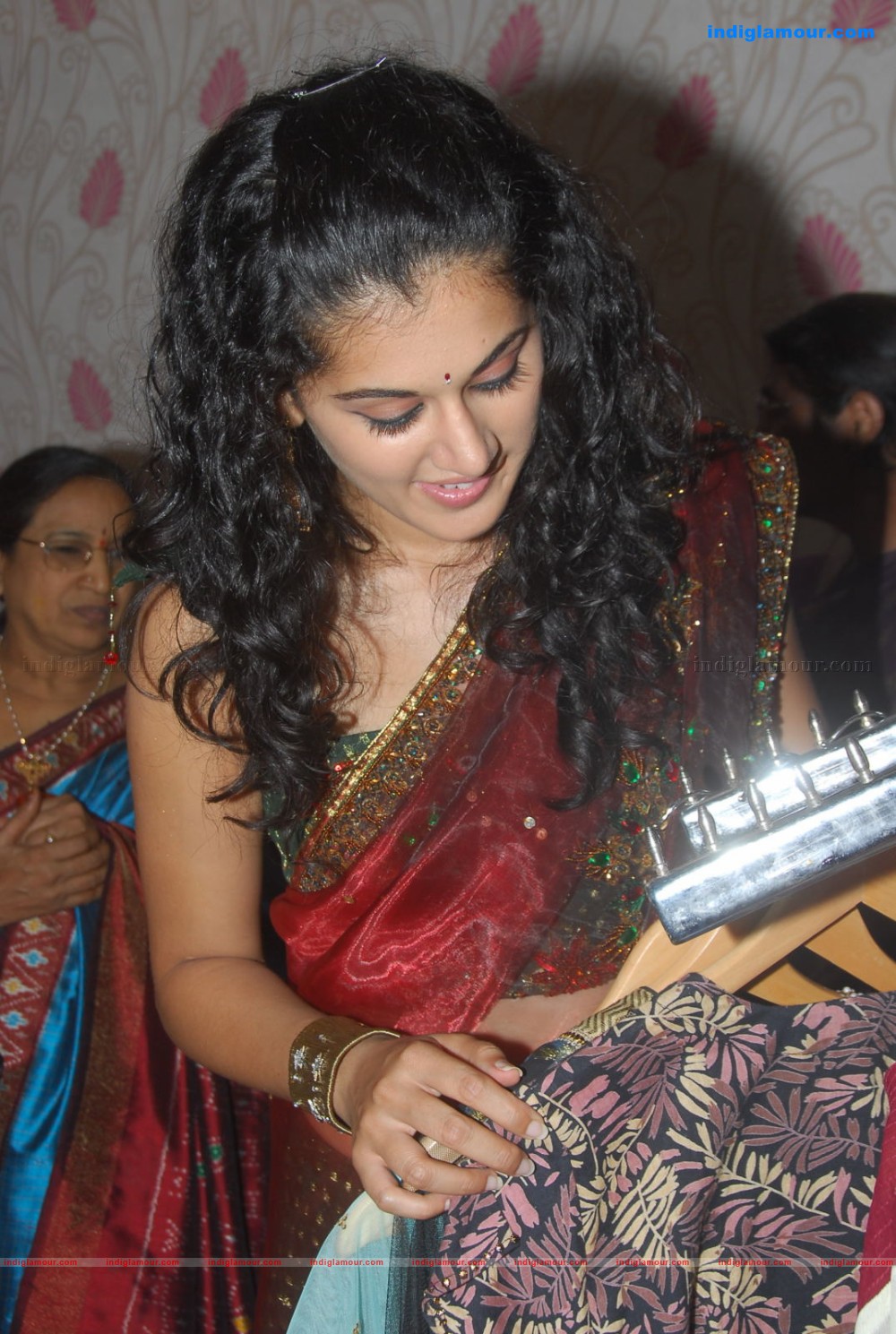 Tapsee Actress hd photo
