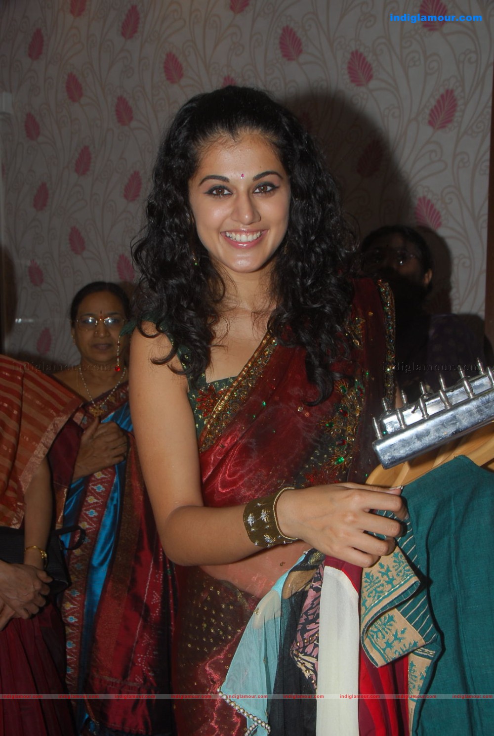 Tapsee Actress hd photo