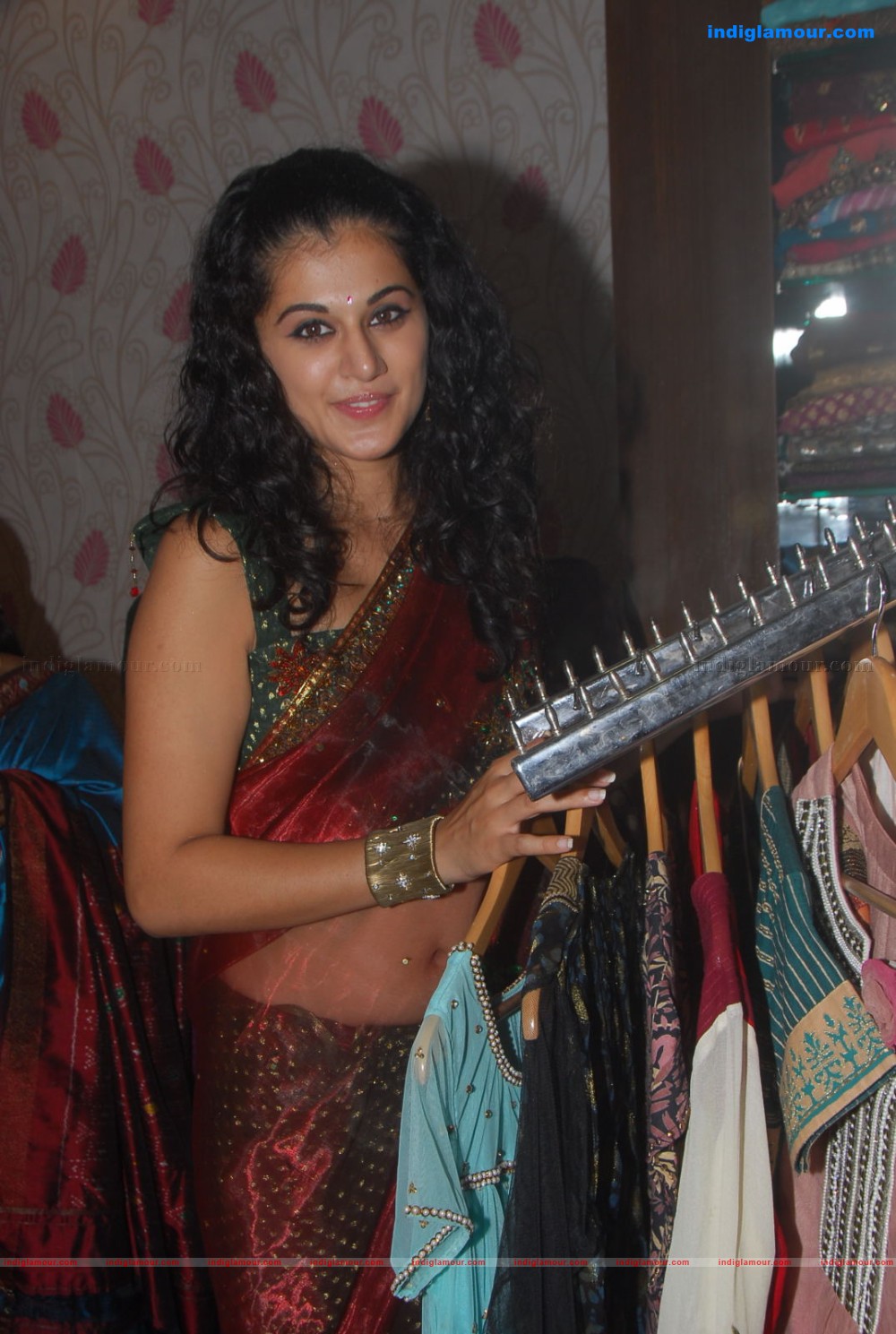 Tapsee Actress hd photo