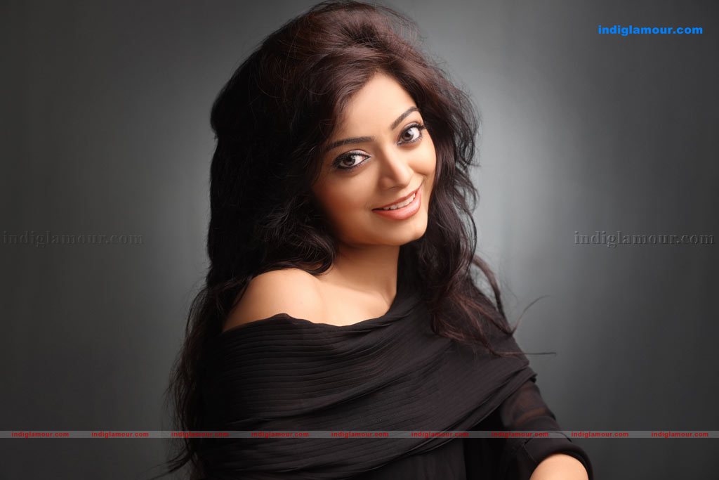 Janani Iyer Actress hd photo