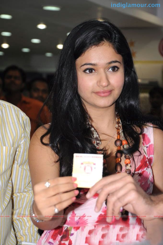 Poonam Bajwa Actress hd photo