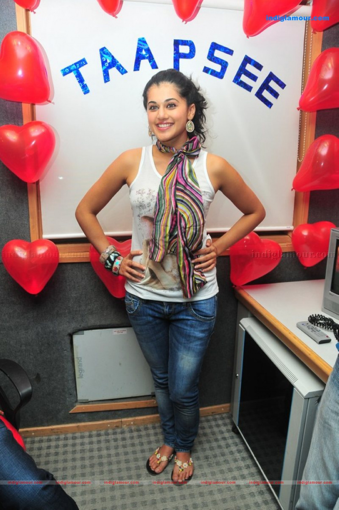 Tapsee Actress hd photo