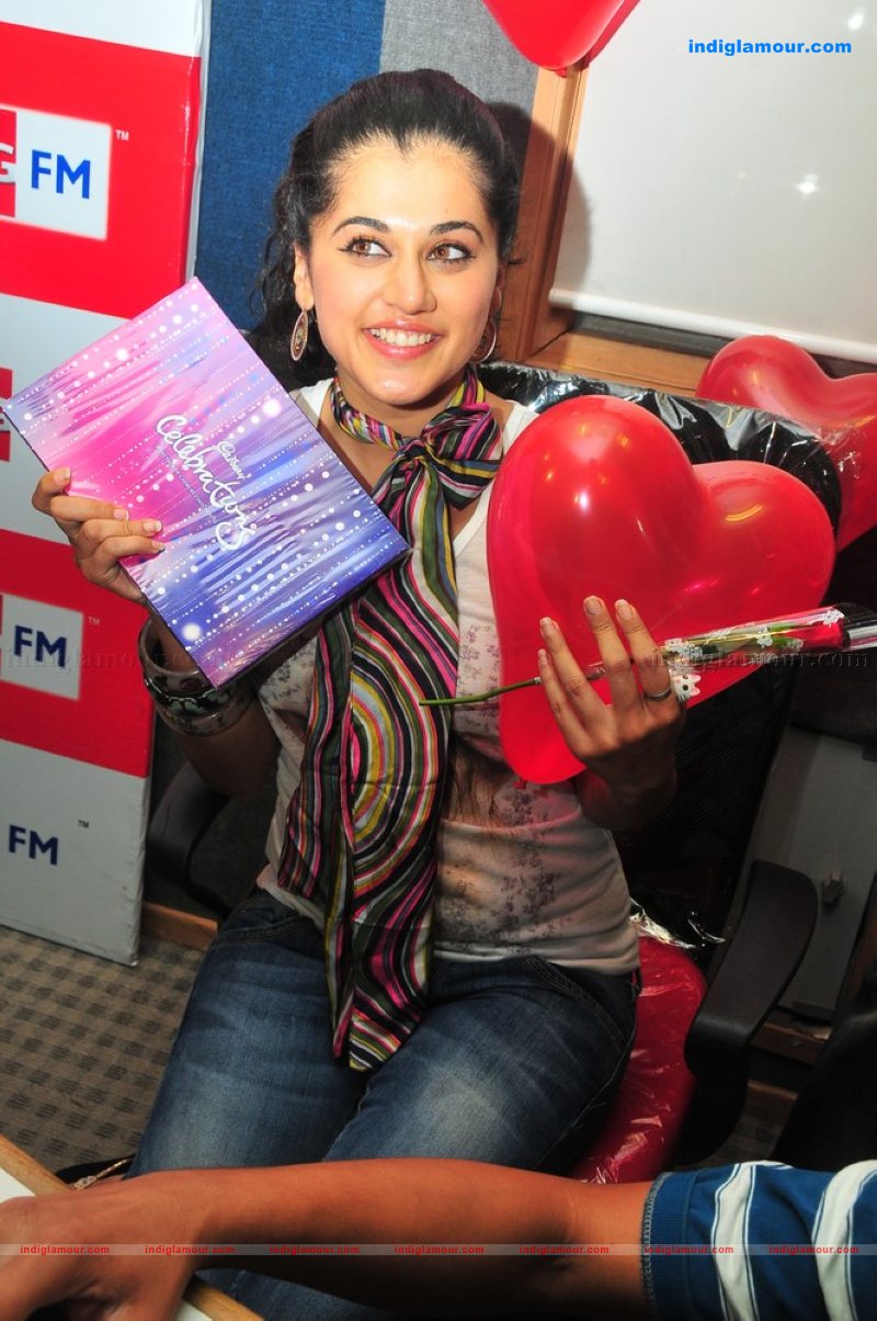 Tapsee Actress hd photo