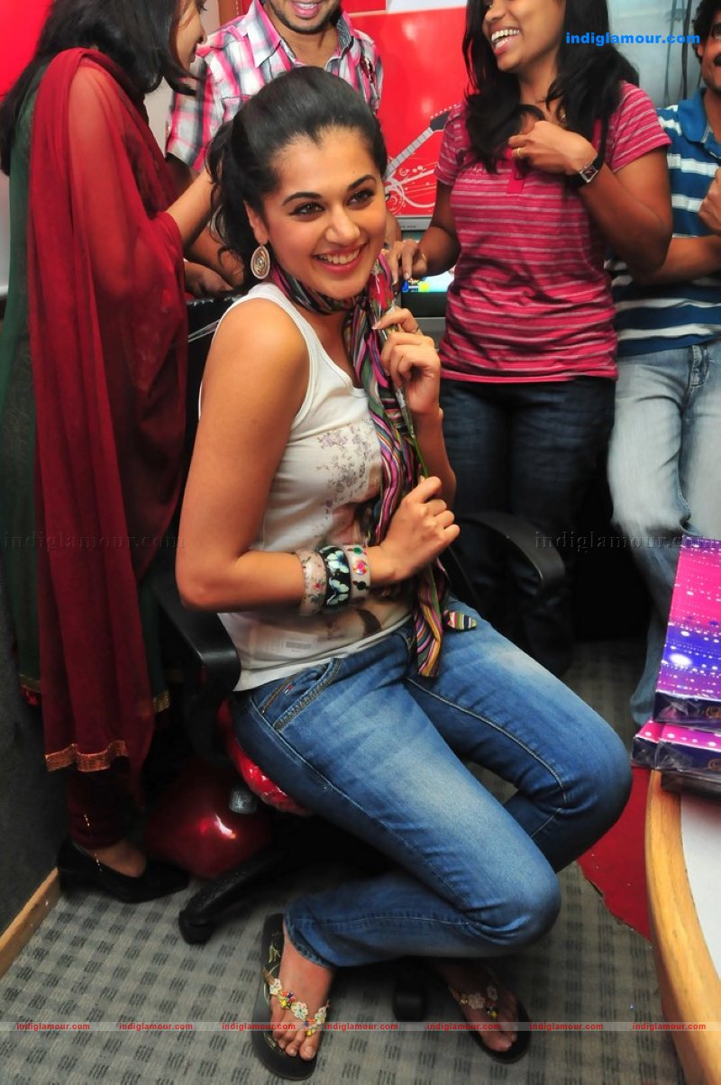Tapsee Actress hd photo