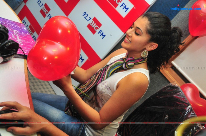Tapsee Actress hd photo