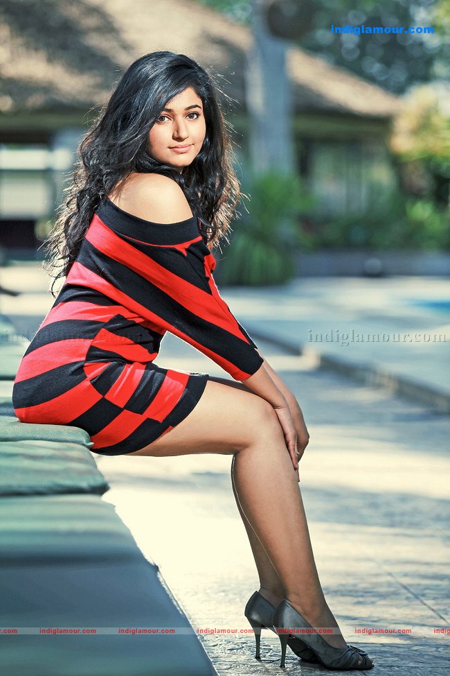 Poonam Bajwa Actress hd photo