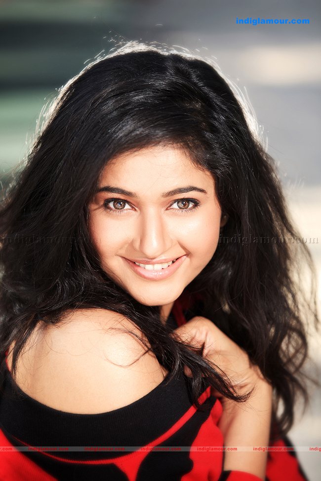 Poonam Bajwa Actress hd photo