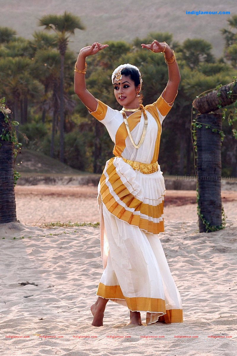 Poorna Actress hd photo