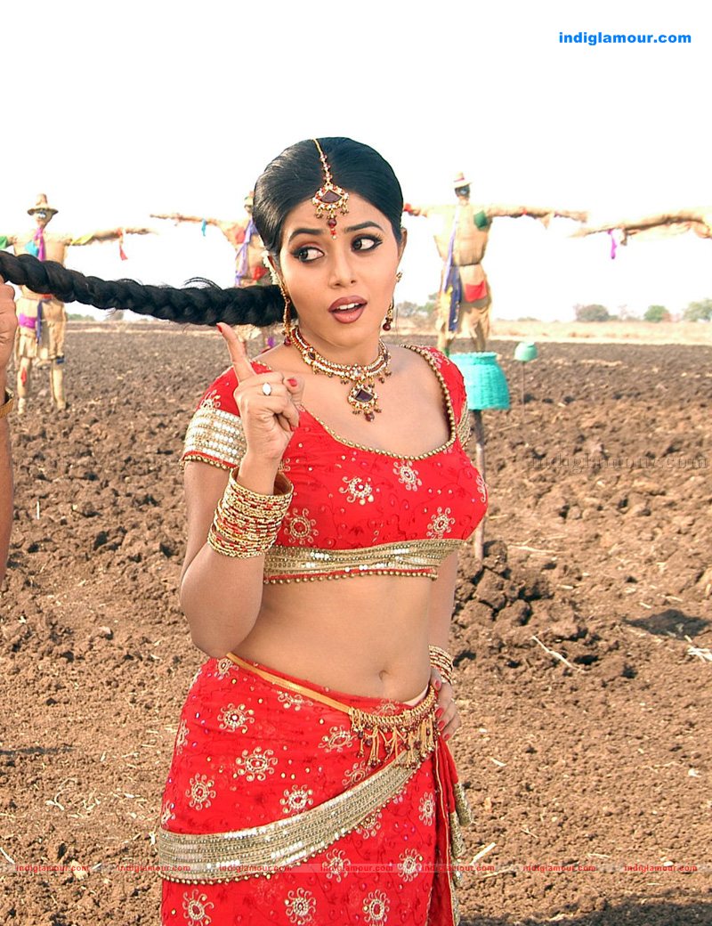 Poorna Actress hd photo