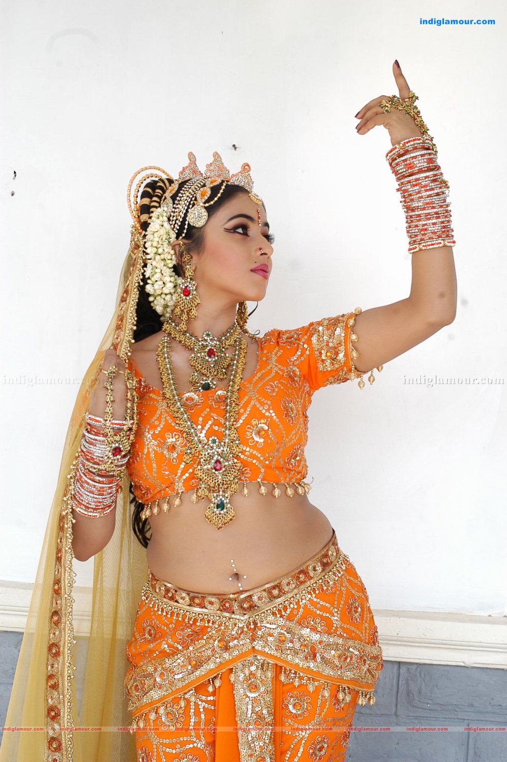 Poorna Actress hd photo