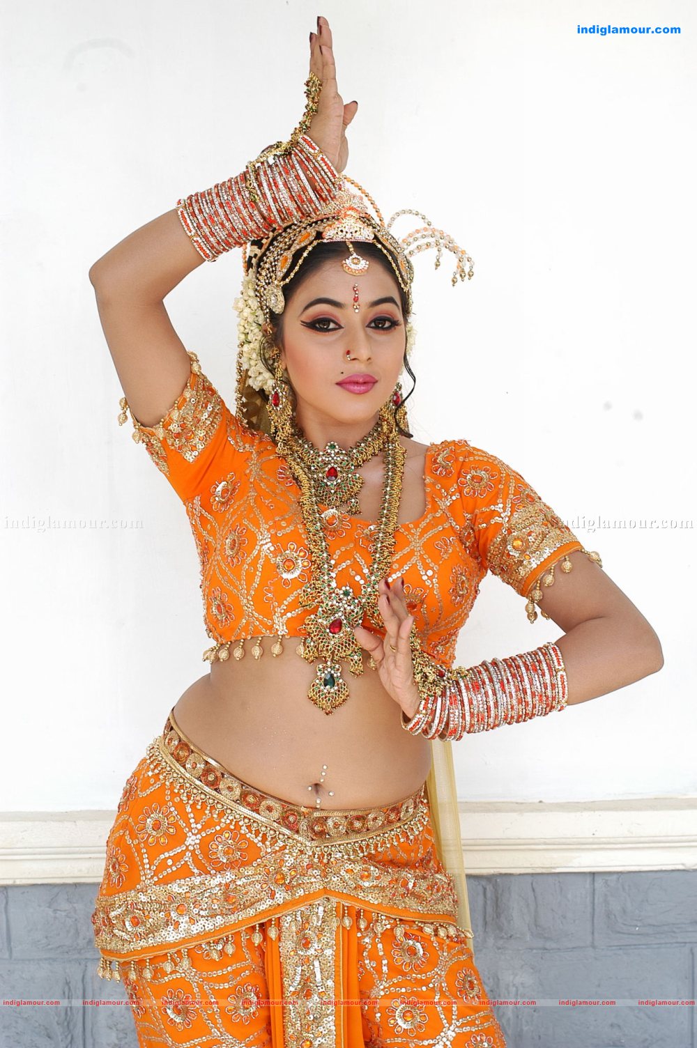 Poorna Actress hd photo