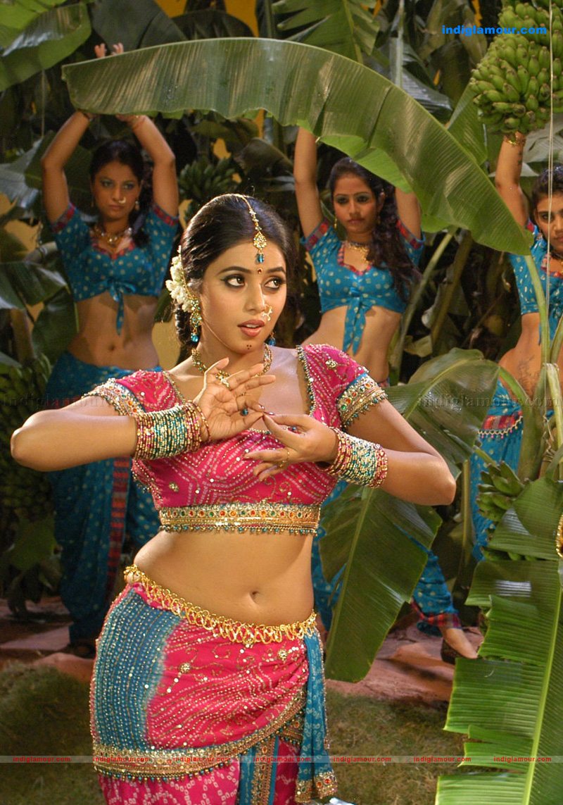 Poorna Actress hd photo