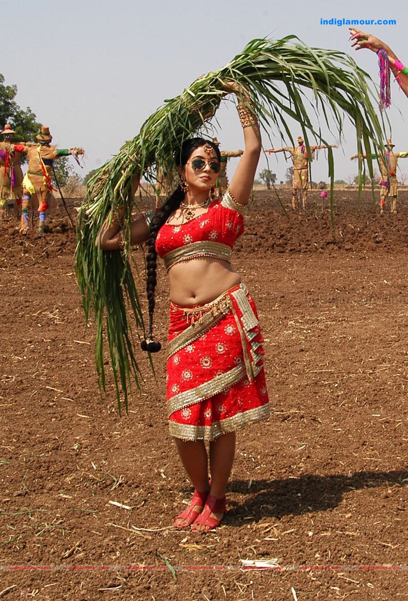 Poorna Actress hd photo