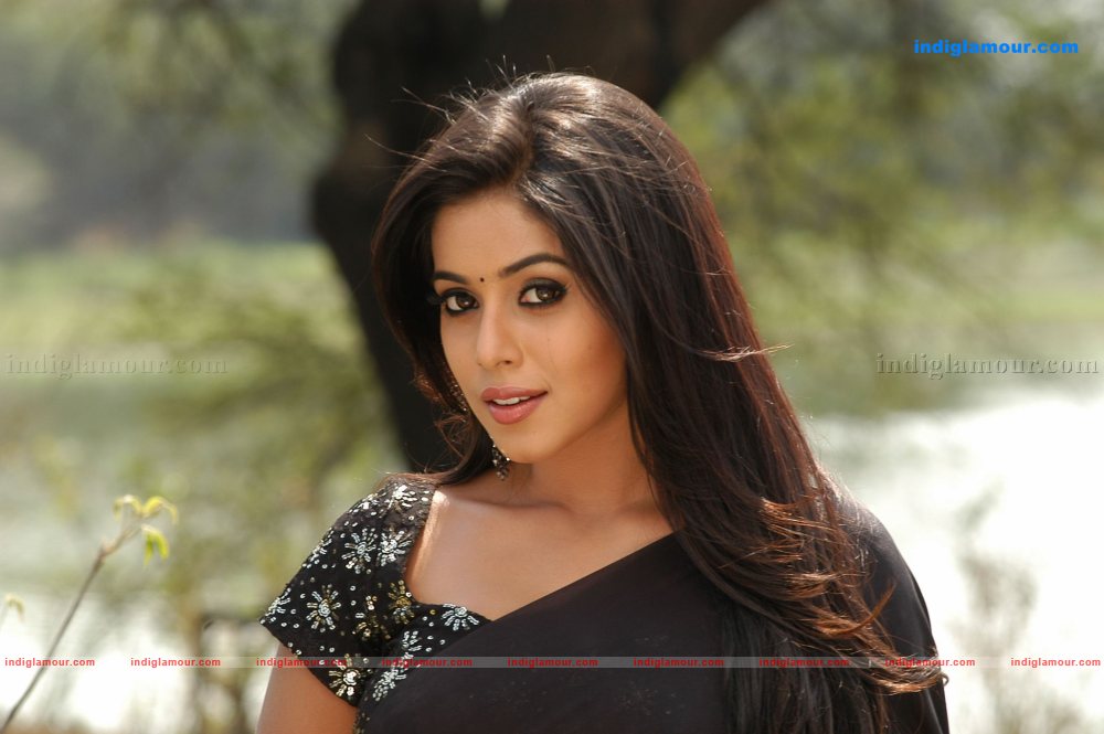 Poorna Actress hd photo
