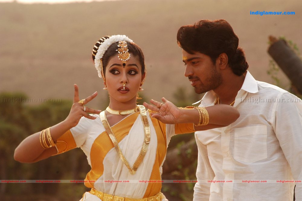 Poorna Actress hd photo