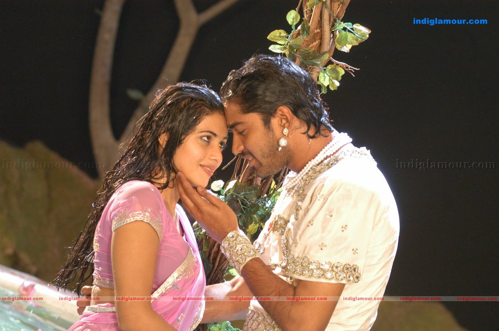 Poorna Actress hd photo