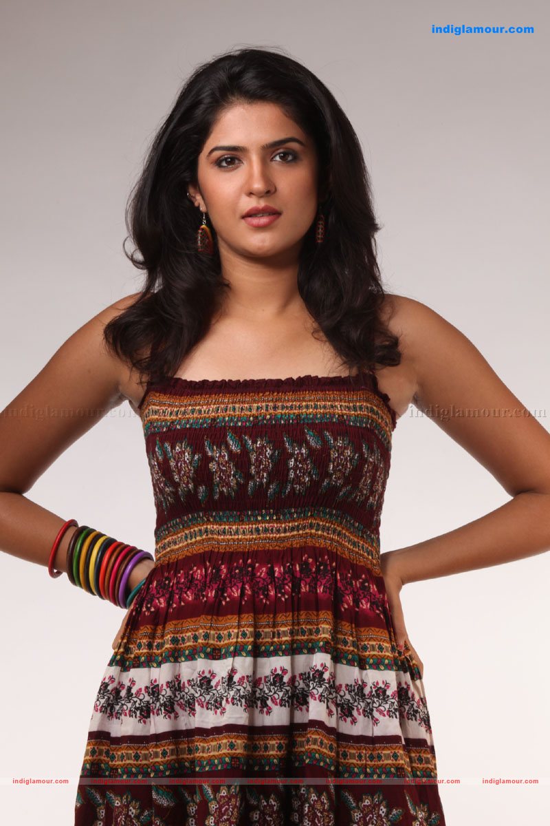 Deeksha Seth Actress hd photo