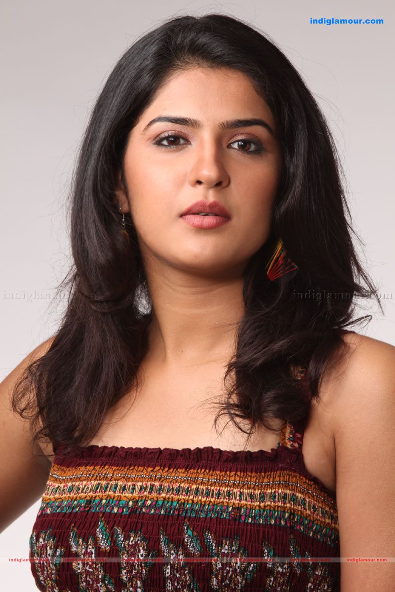 Deeksha Seth Actress hd photo