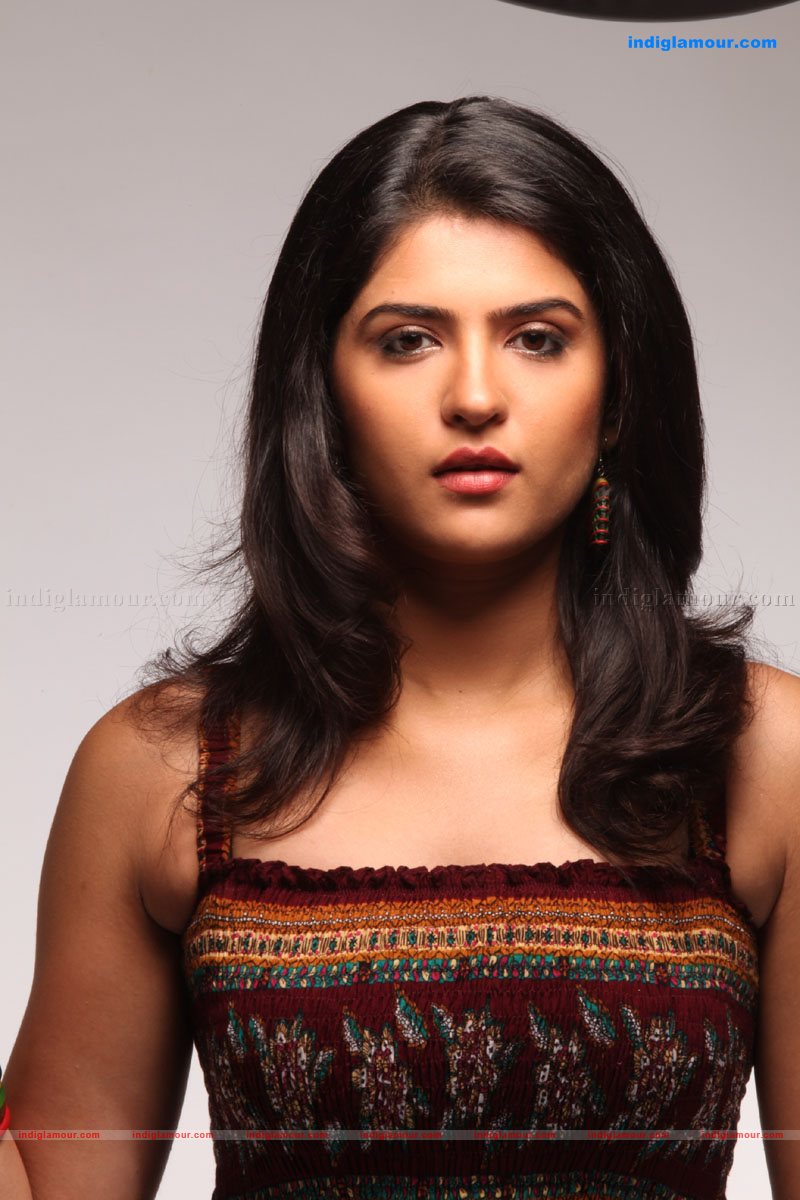Deeksha Seth Actress hd photo