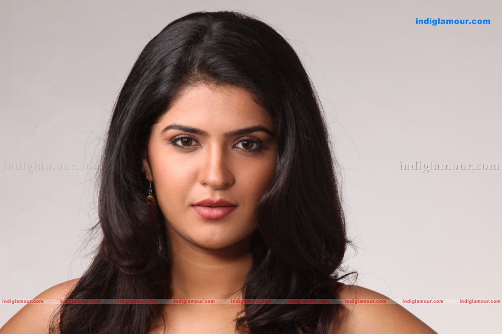 Deeksha Seth Actress hd photo