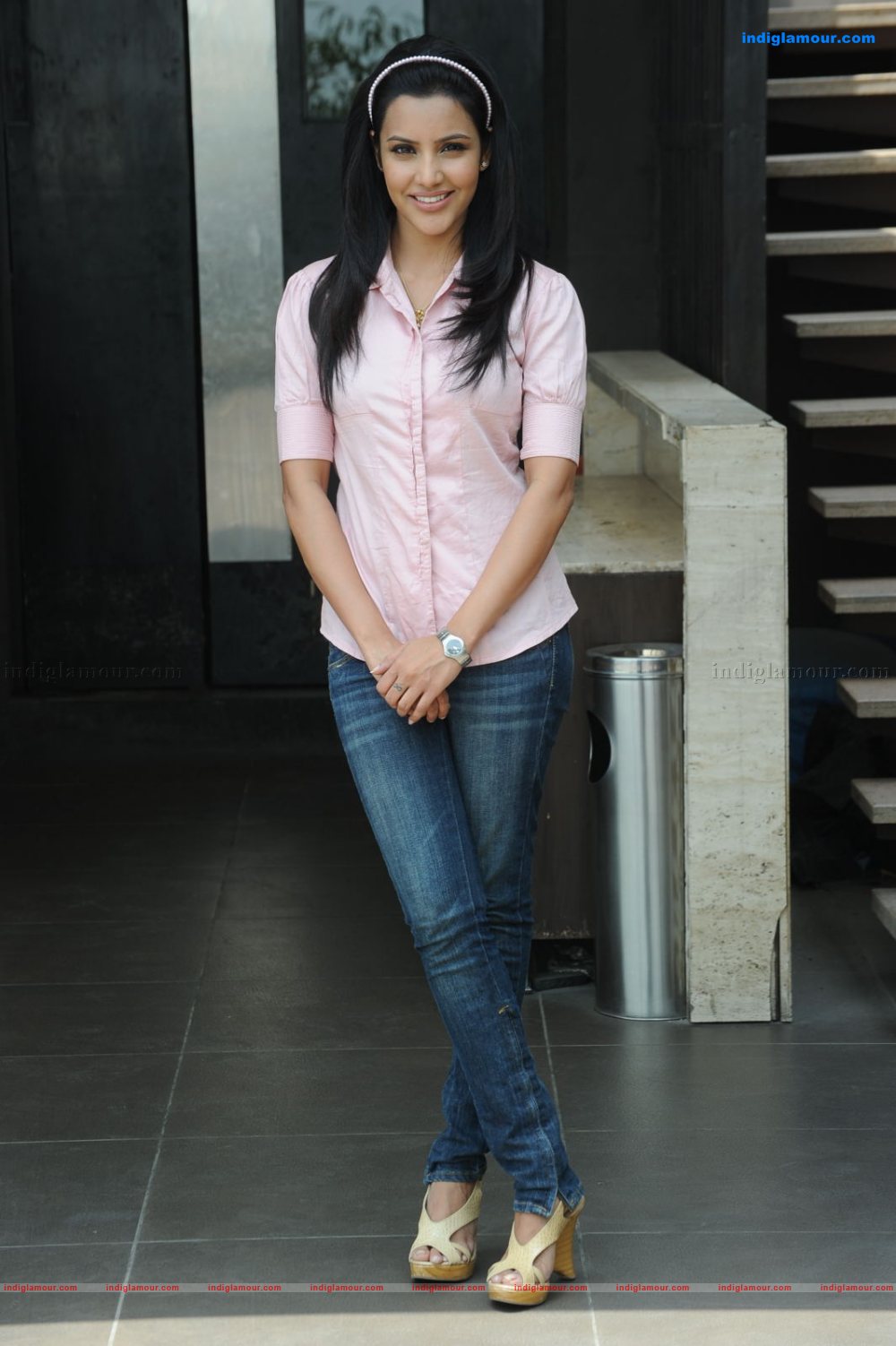 Priya Anand Actress hd photo