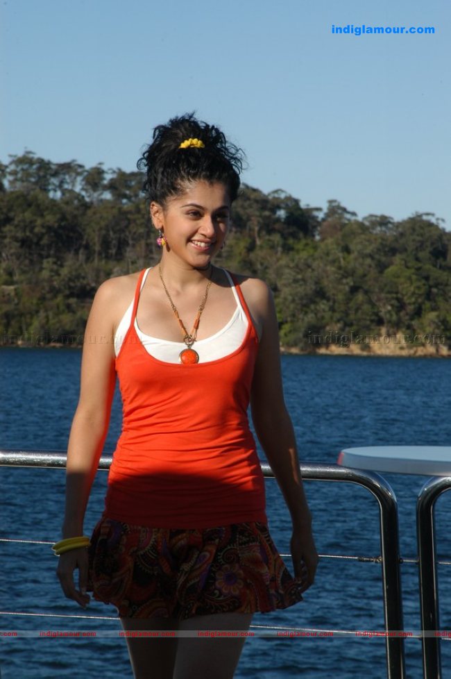 Tapsee Actress hd photo