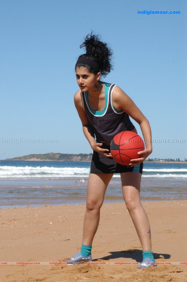 Tapsee Actress hd photo