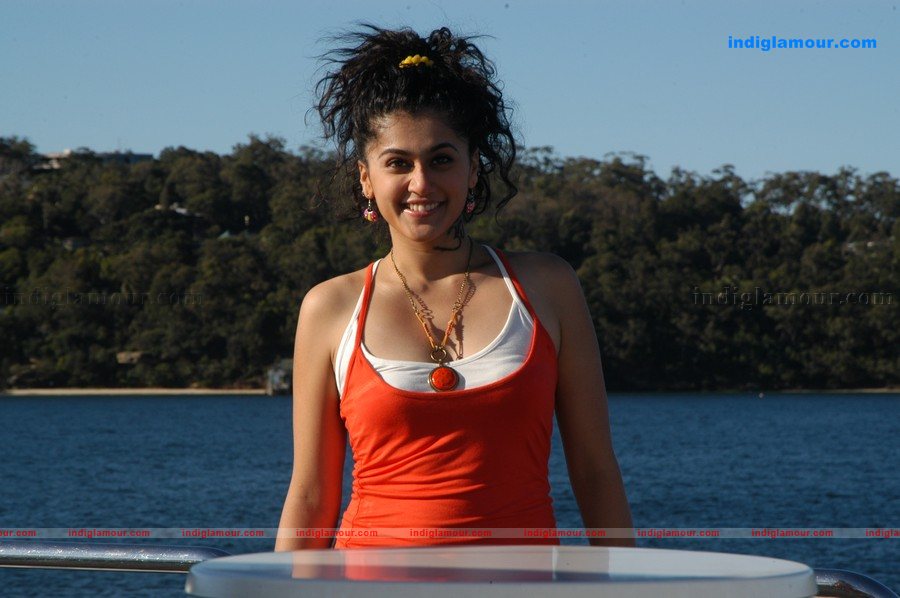 Tapsee Actress hd photo