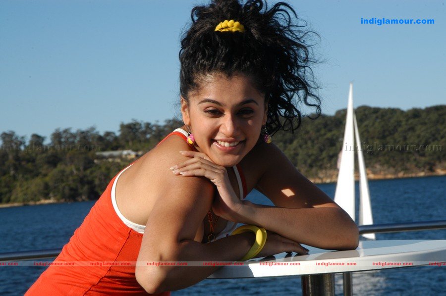 Tapsee Actress hd photo