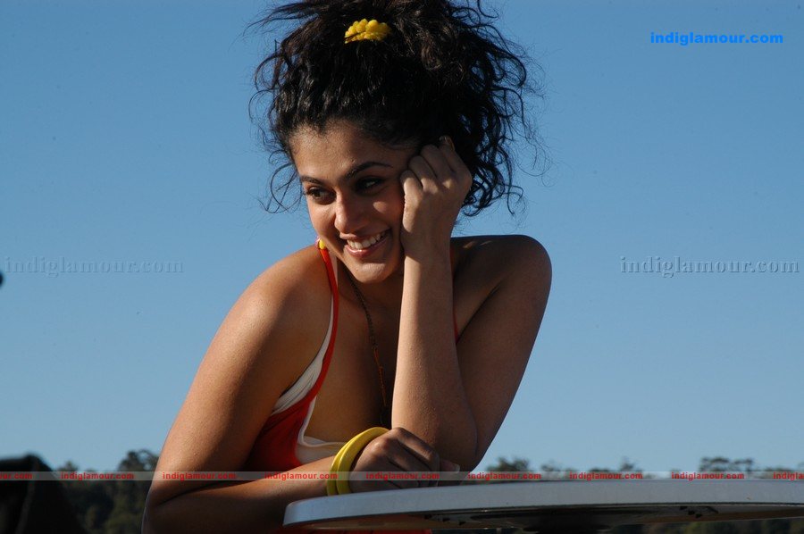 Tapsee Actress hd photo
