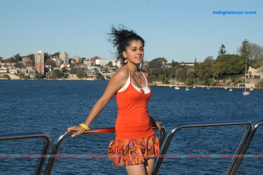 Tapsee Actress hd photo