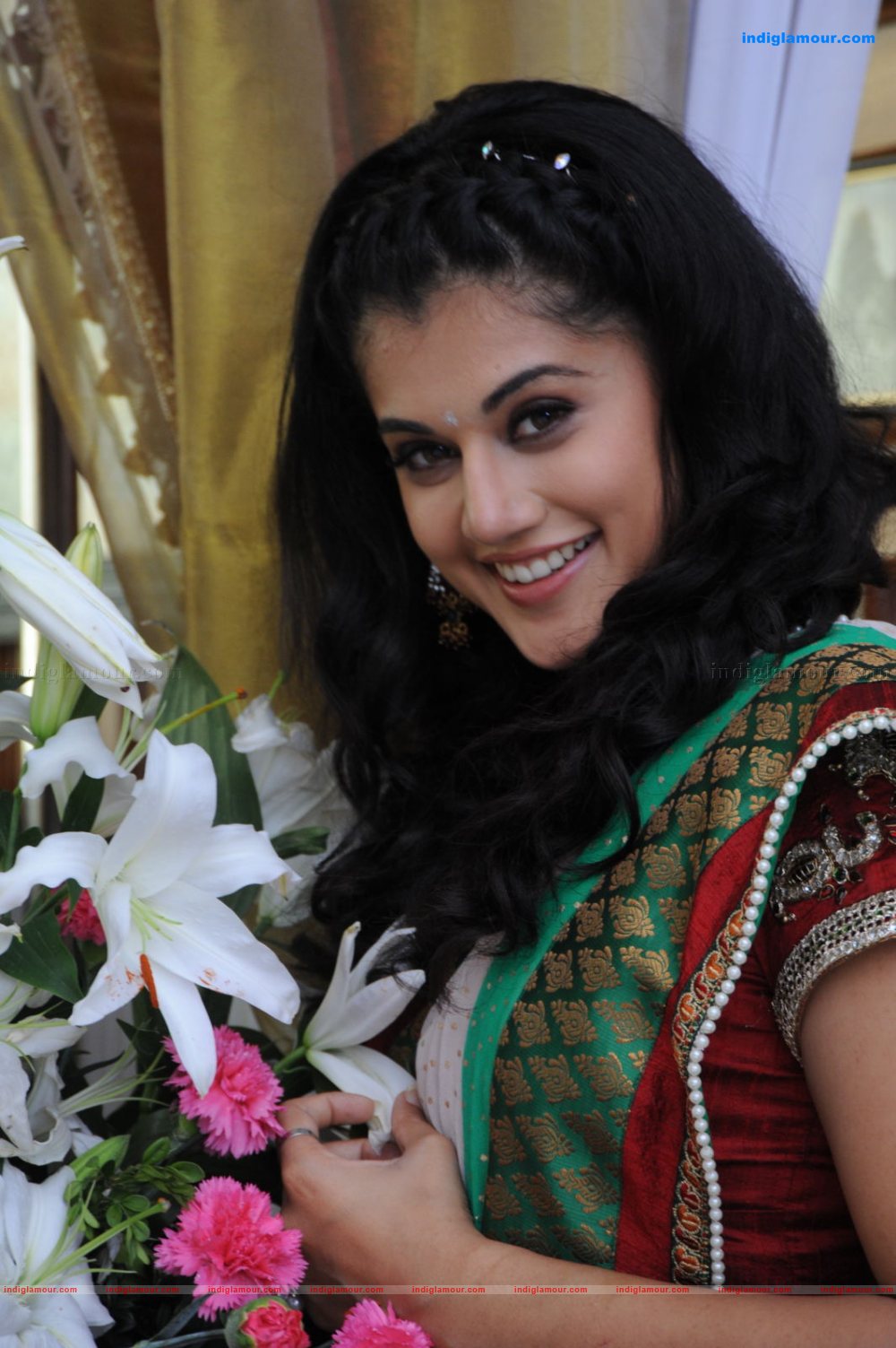 Tapasee Actress hd photo