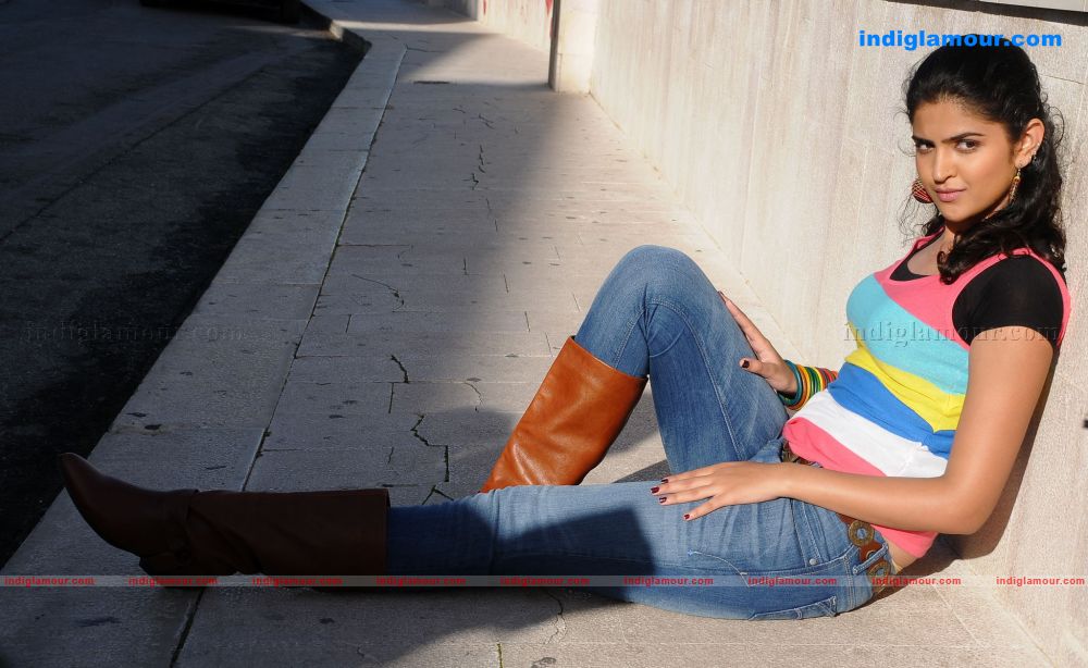 Deeksha Seth Actress hd photo
