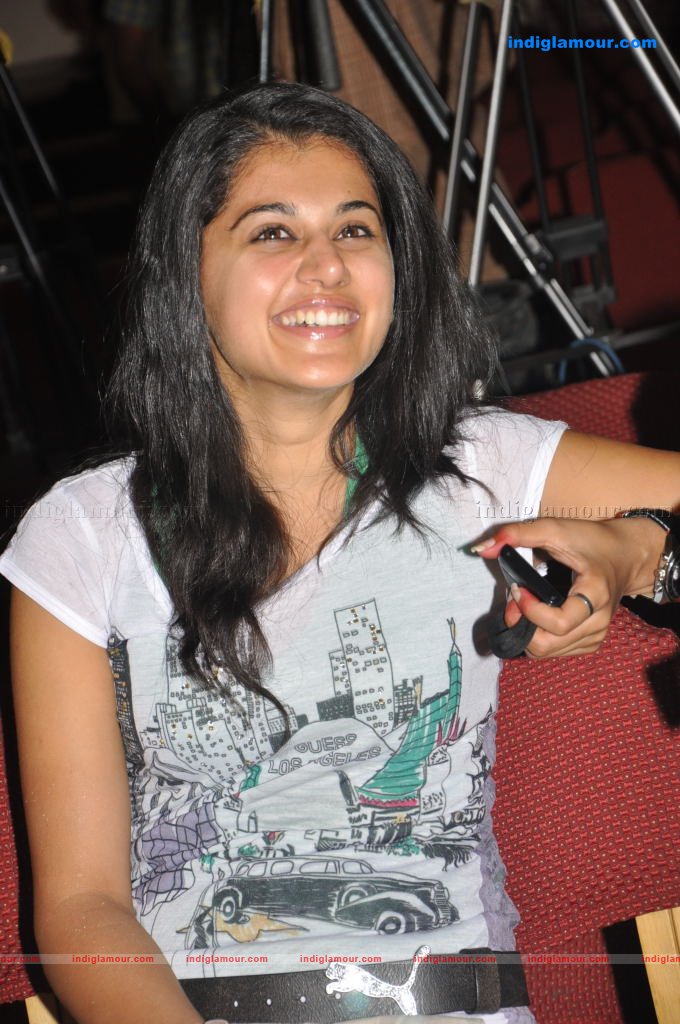 Tapsee Actress hd photo