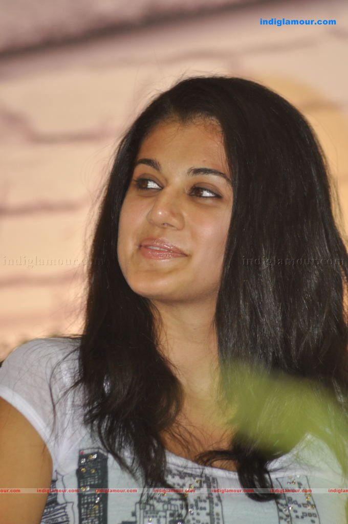 Tapsee Actress hd photo