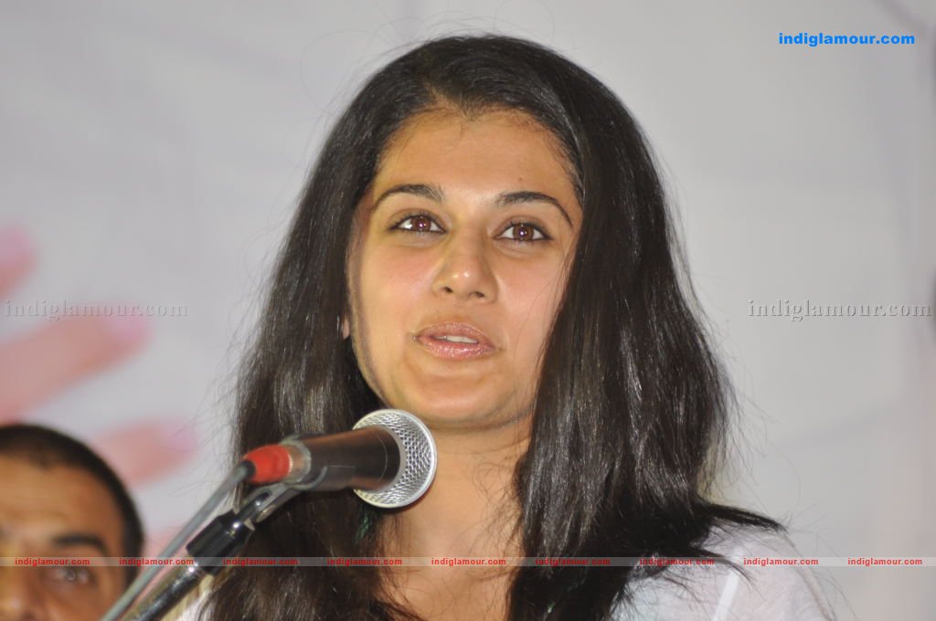 Tapsee Actress hd photo