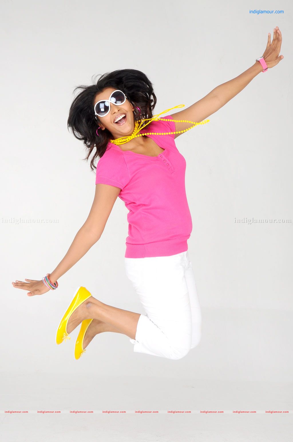 Saranya Actress hd photo
