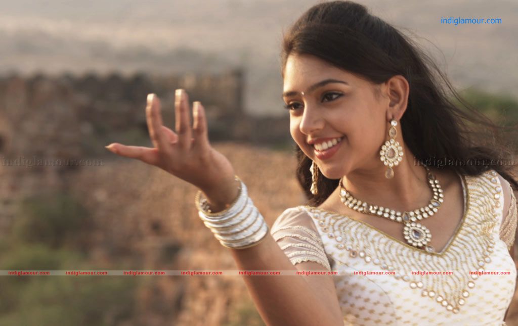Niti Taylor Actress hd photo