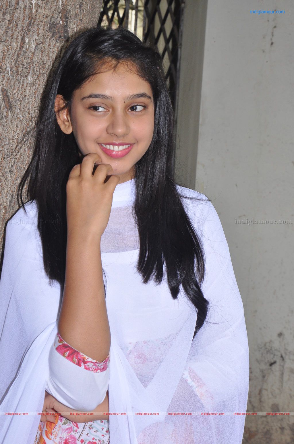 Niti Taylor Actress hd photo