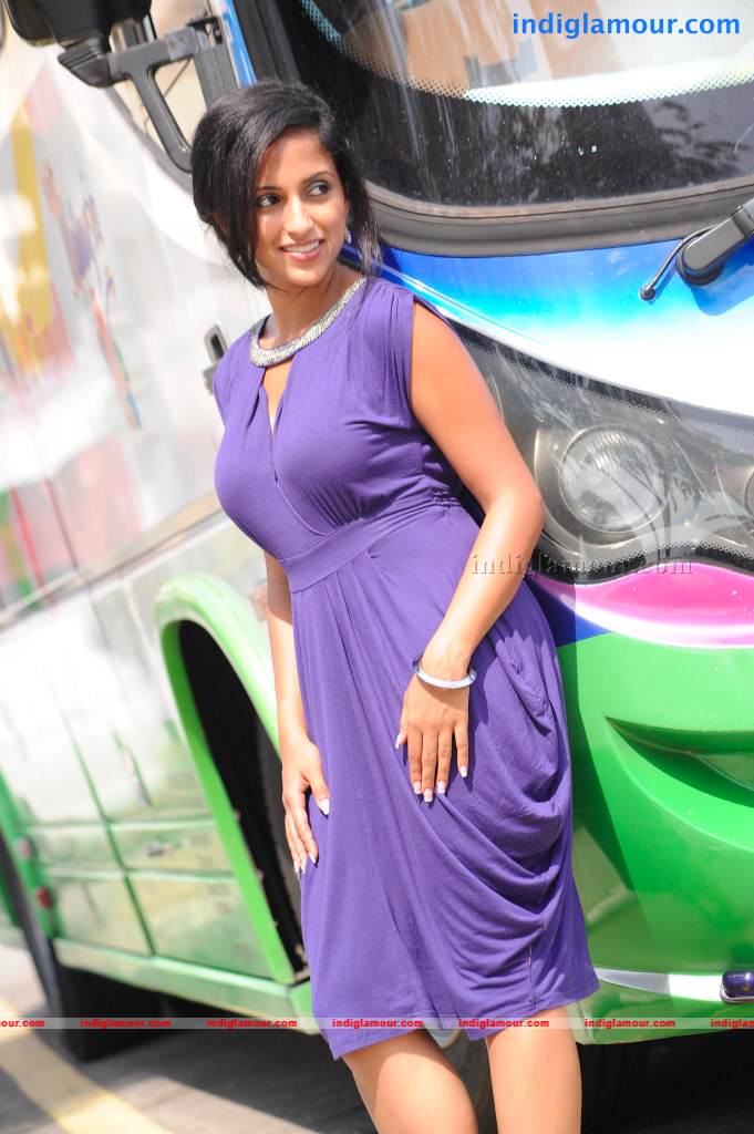 Aashika Actress hd photo